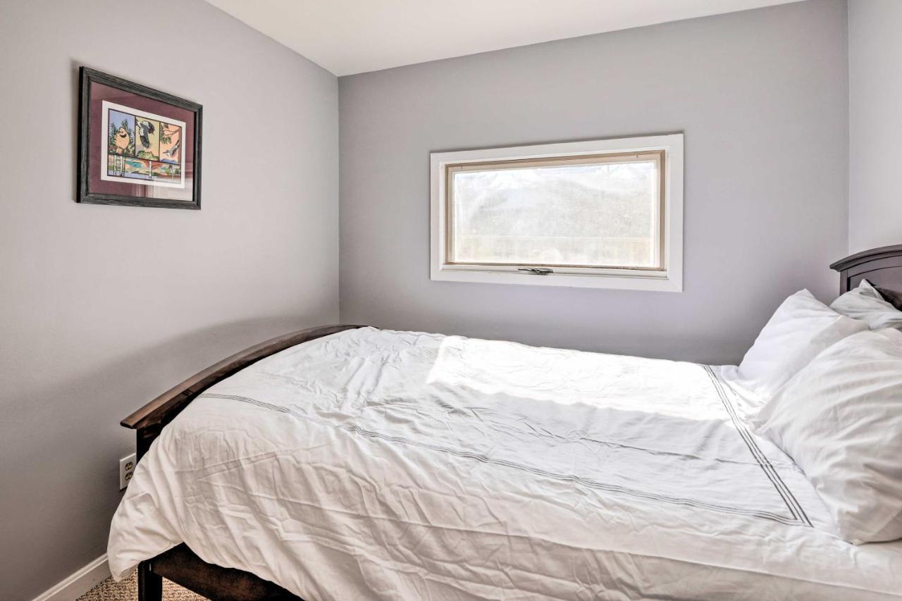 Mountain Condo With Views Near Hiking And Biking! Стоу Екстериор снимка