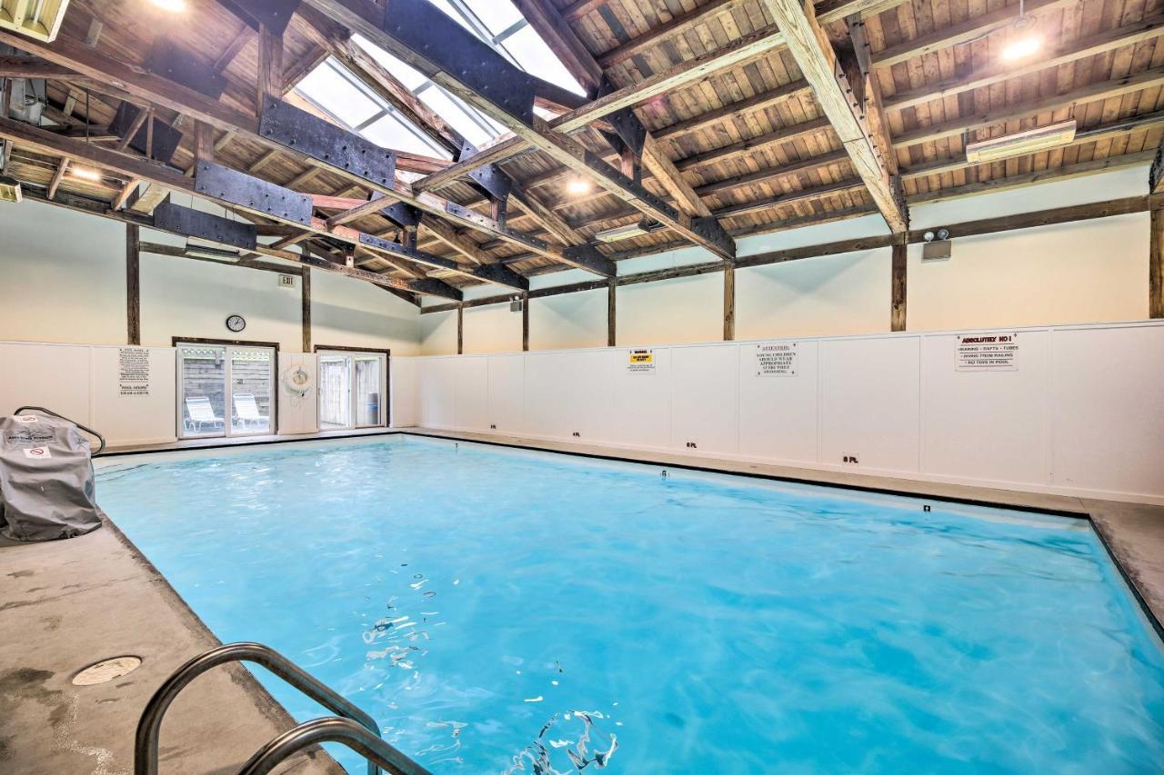 Mountain Condo With Views Near Hiking And Biking! Стоу Екстериор снимка
